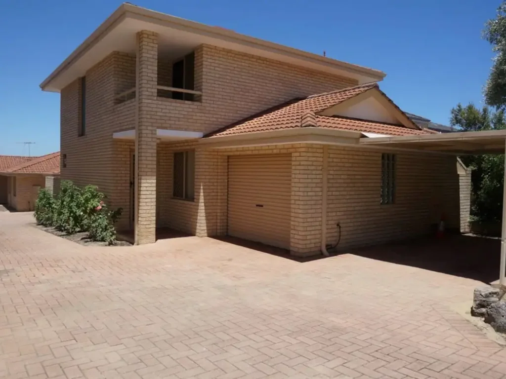 Spacious Townhouse with City Views & Generous Outdoor Living
