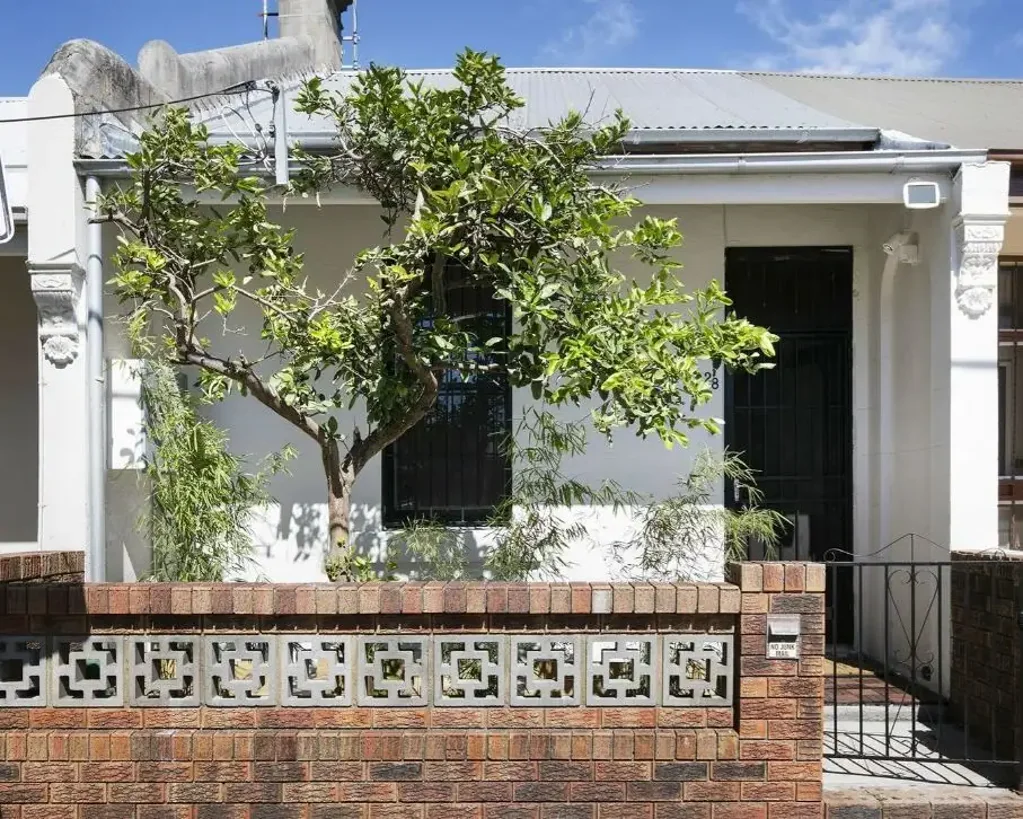 Fully Furnished Spacious Two Bedroom Semi with Courtyard