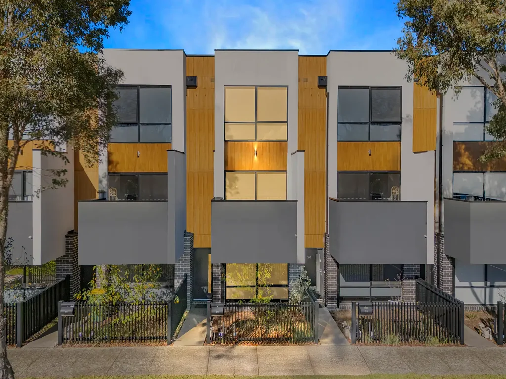 Pakenham 3 Bedroom YOU WILL BE BLUE IN THE FACE IF YOU MISS THIS