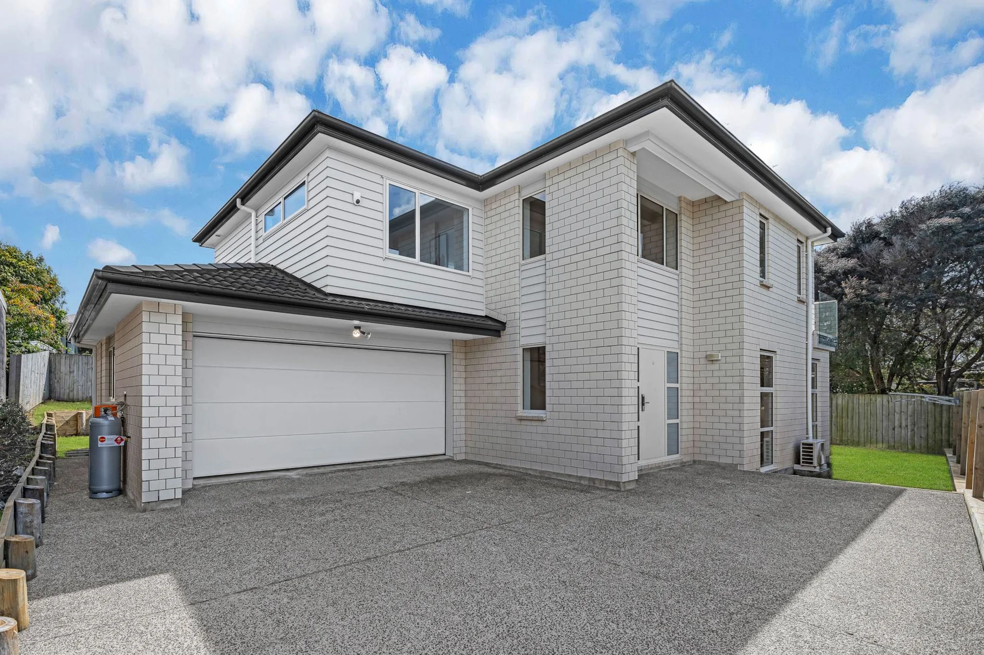 Te Atatu Peninsula 4 Slaapkamer Step Inside, Stay for the Flow