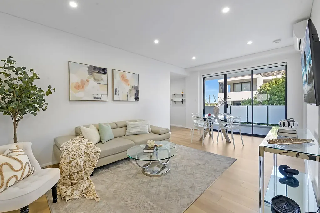 Mount Colah 2Moenga Space, Style and 2 Car Spaces