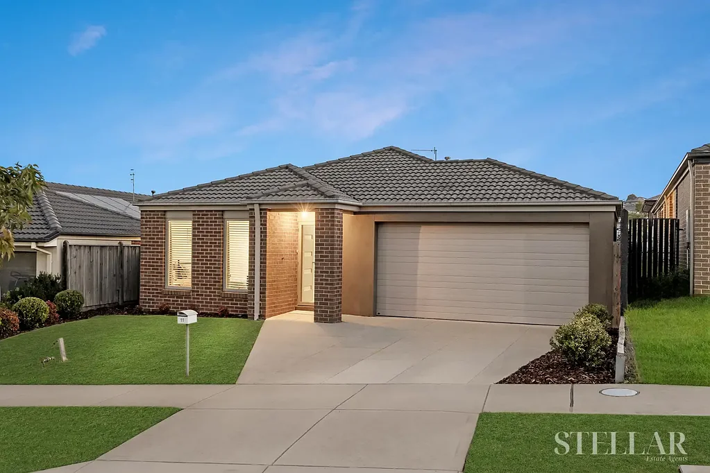 11 Summerhill Drive, Pakenham, VIC 3810