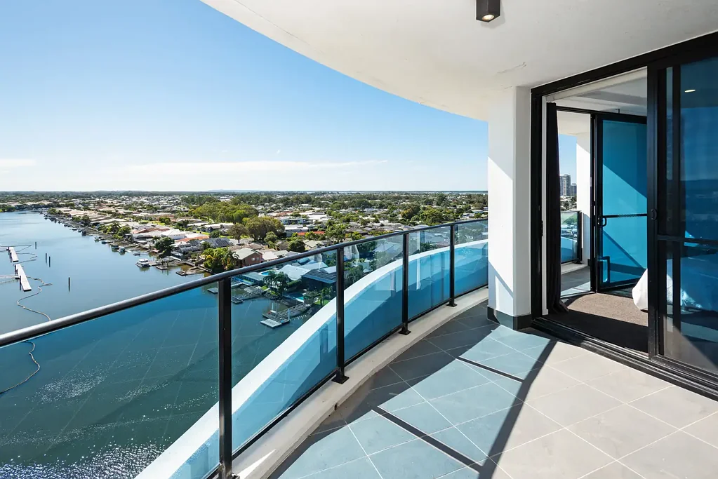 Biggera Waters 3房  Stunning North-Facing Waterfront Living | 3-Bedroom Apartment at Harbour Side