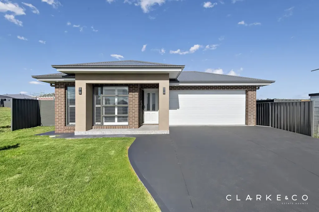 Lochinvar 4房  BRAND NEW MODERN FAMILY LIVING IN LOCHINVAR!