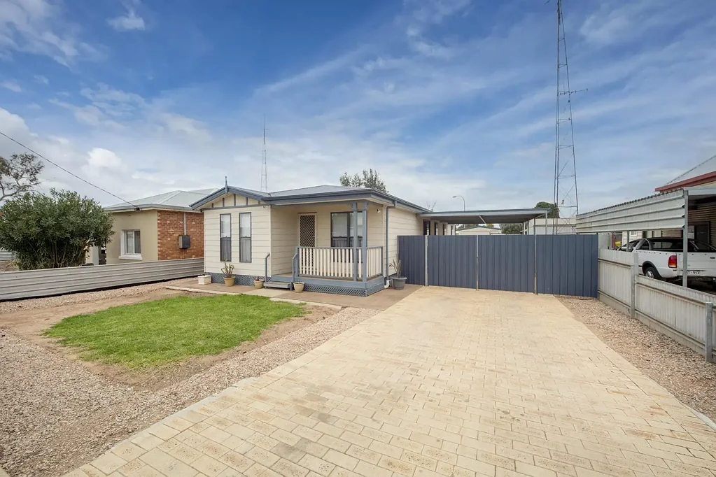 Port Pirie 4બેડરૂમ Modern Four-Bedroom Family Home