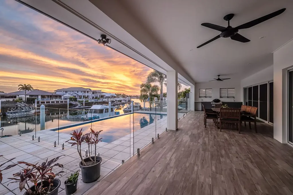 Banksia Beach 5Zimmer Luxury Canalfront Home Offering Space, Style & Effortless Entertaining