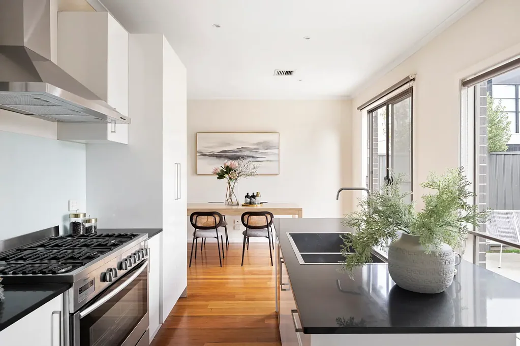 3/8 Rosshire Road, Newport, VIC 3015
