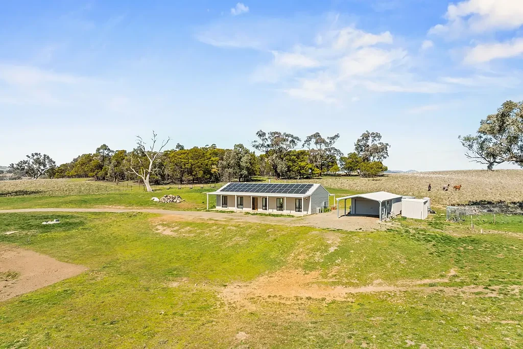 Binalong 4 Bedroom Off-Grid Living