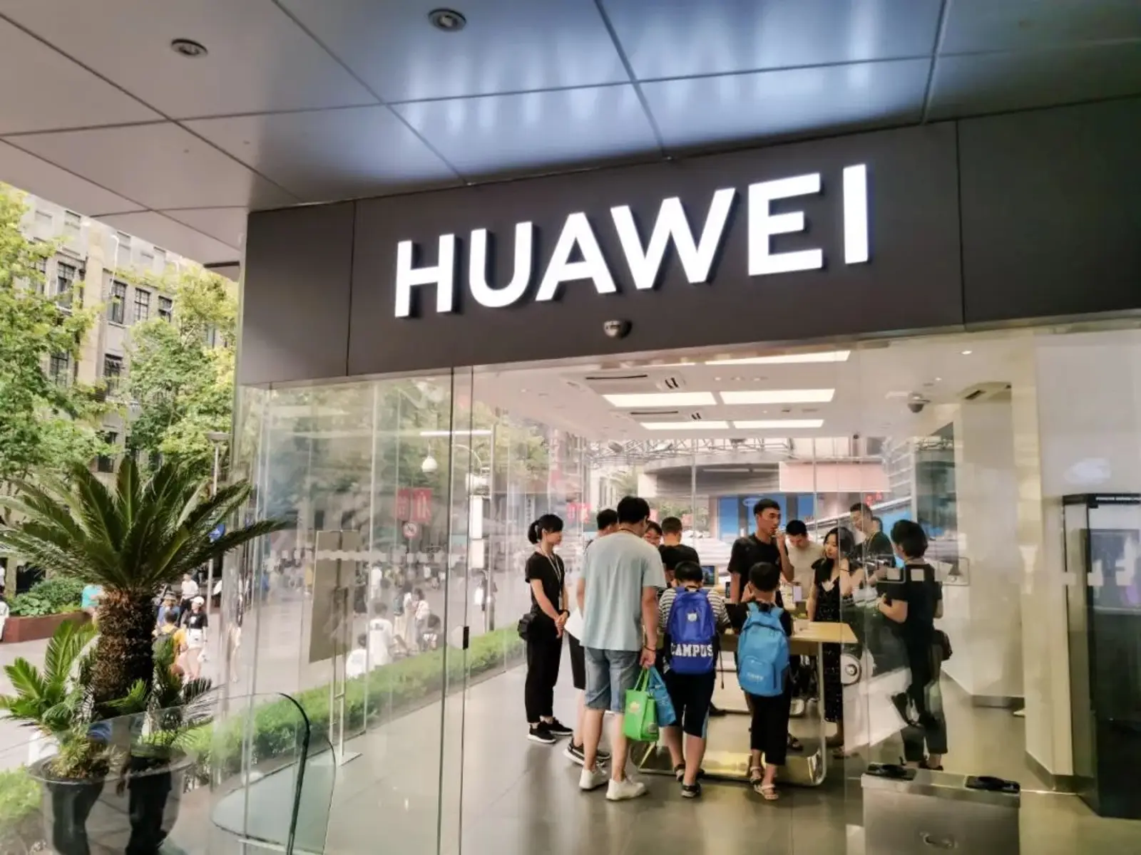 线下旗舰店对华为手机来说意味着什么?