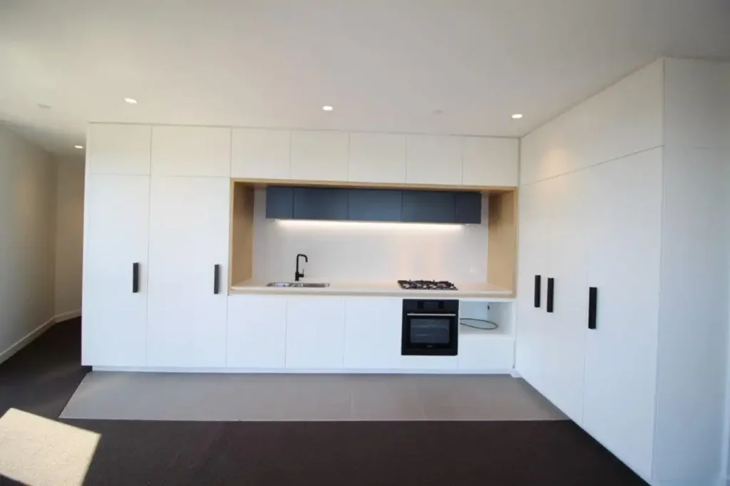 FURNISHED Luxurious & Modern Apartment 2 Bedrooms 2 Bathrooms 1 Carpark in The Vibrant Heart of Docklands For Lease