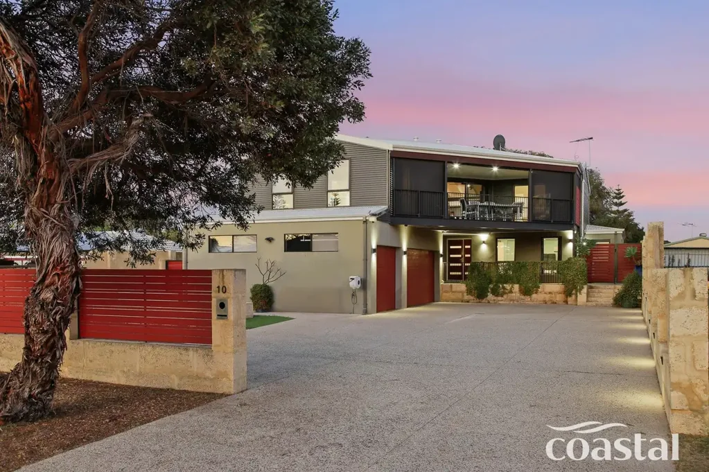 Singleton 4房  Dual Level Beachside Beauty with Endless Storage and Space