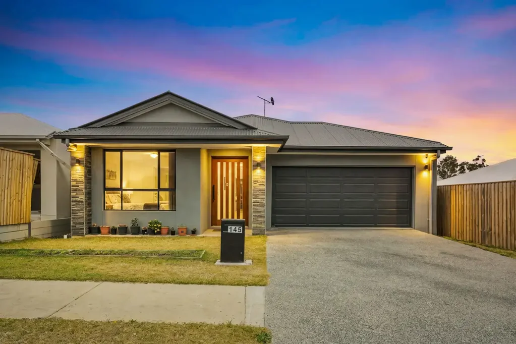 Ripley 4房 现代家庭生活，位于不断发展的Ripley地区 Contemporary Family Living in a Growing Ripley Location
