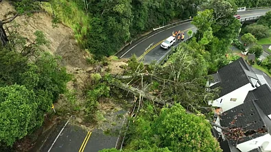 屋顶砸穿！奥克兰突发山体滑坡，居民遭紧急疏散！长周末暴雨预警来袭！