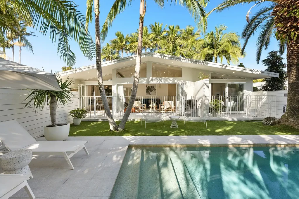 Byron Bay 3Moenga Palm Springs-Inspired Luxury in Byron's Most Coveted Golden Grid Street