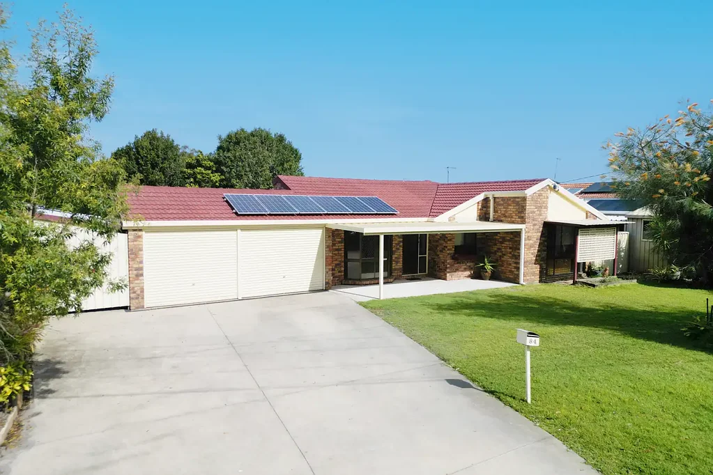 Bongaree 3 Slaapkamer Updated low-set brick in Old Bongaree Jetty Precinct