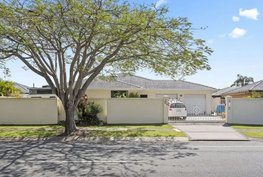 MODERN FAMILY WATERFRONT LIVING IN THE HEART OF SORRENTO