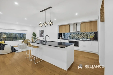 77 Astoria Drive, Point Cook, VIC 3030, 4房, 2浴, House