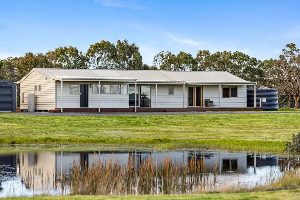 Ross Creek 4બેડરૂમ Peaceful Country Living on 23 Acres with Exceptional Shedding
