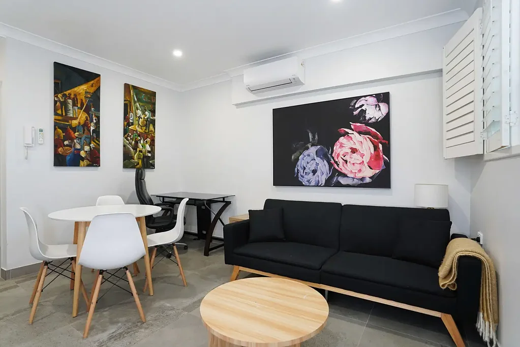 FURNISHED SPACE - MINUTES TO MANLY BEACH!
