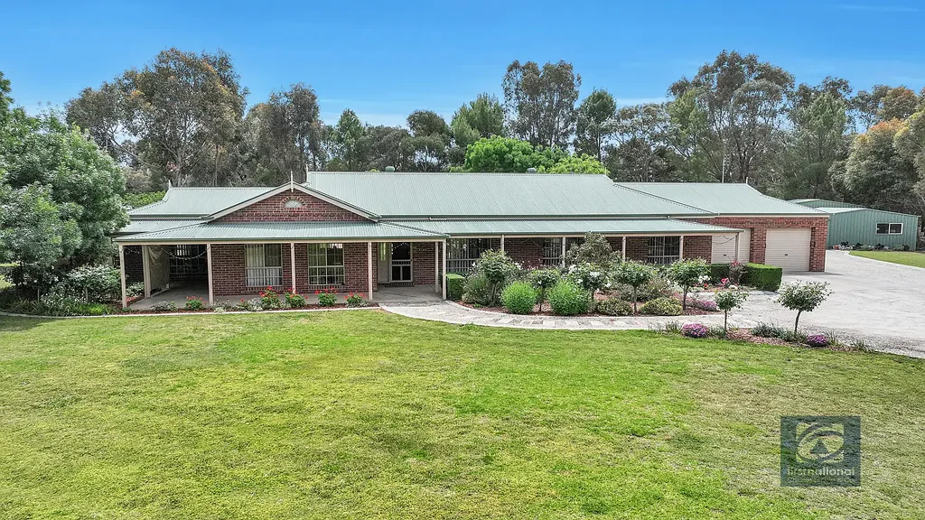 Echuca 4 Bedroom Spacious Family Oasis with Modern Comforts on One Acre