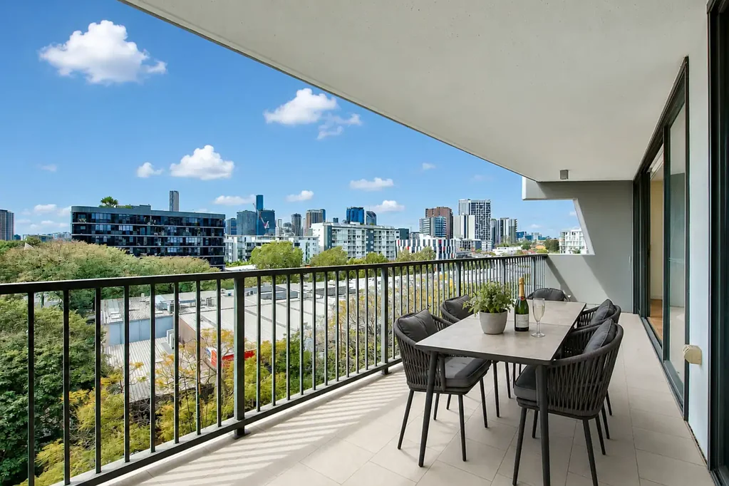 West End 2Zimmer NEXT TO SEE WILL BUY! HUGE PENTHOUSE STYLE APARTMENT