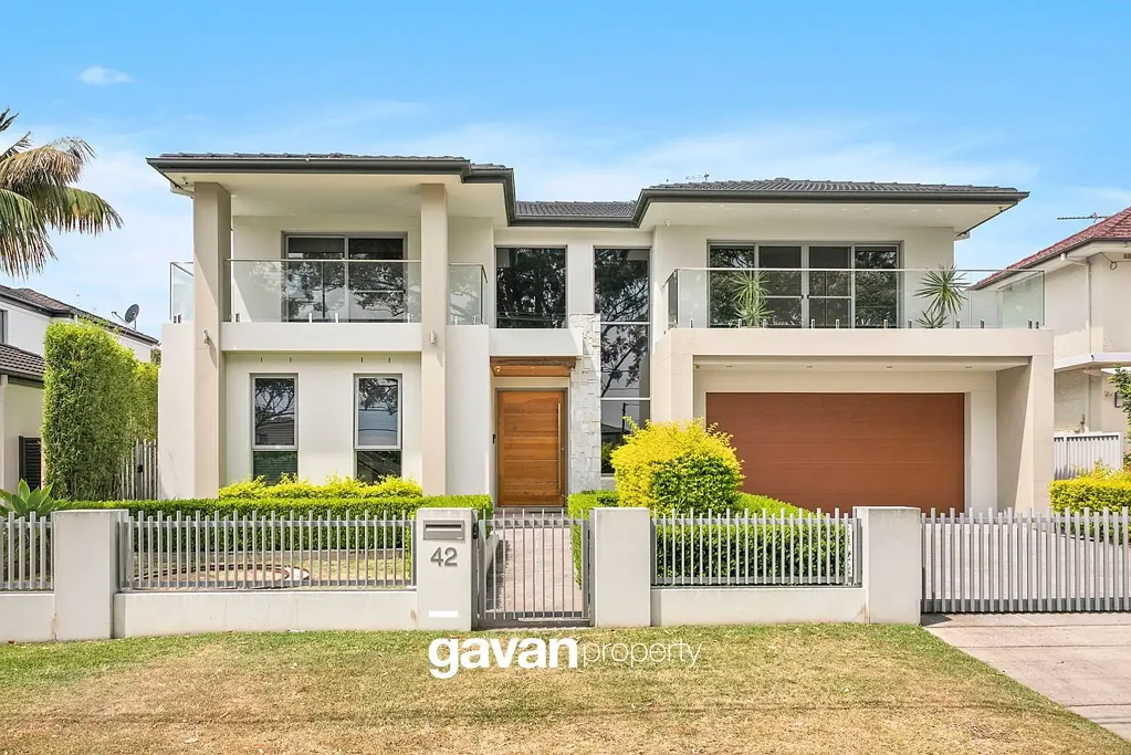 Expansive Family Haven in a Prestigious Waterside Setting