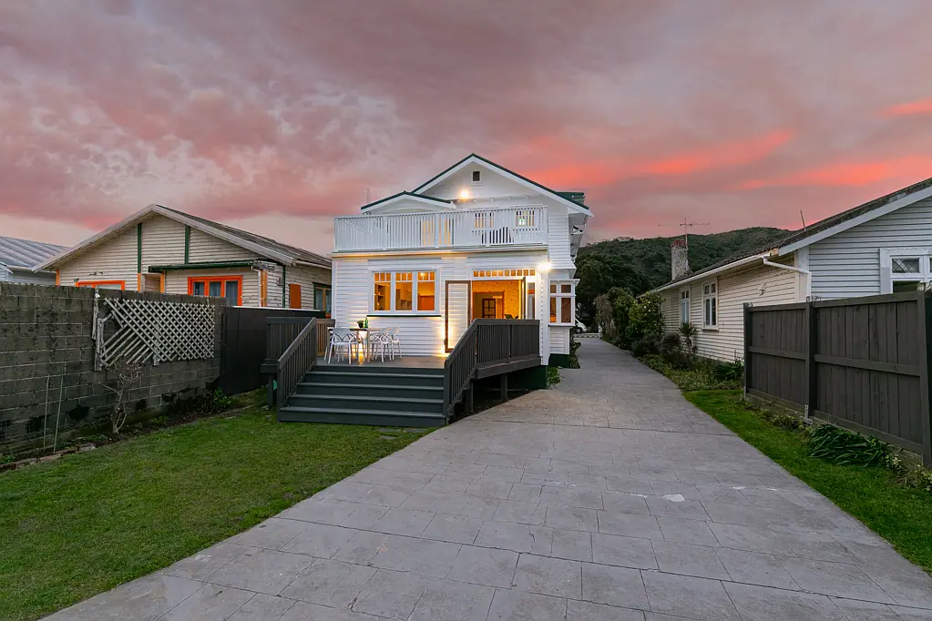 Island Bay 5ਬੈੱਡਰੂਮ BIG HOME - BIG VALUE - PRICED TO SELL!