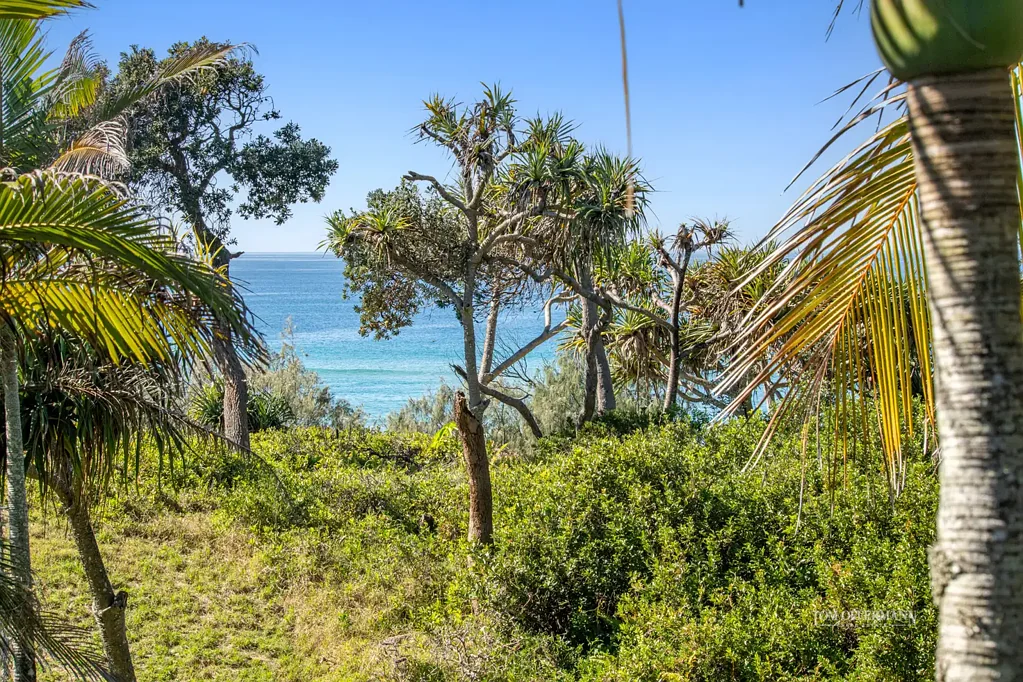 Peregian Beach 3 Slaapkamer Sun Splashed Seaside Beach Retreat Sequestered in Dunes; Magnet for Sage Investor