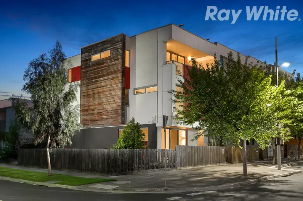 IN THE HEART OF UNIVERSITY HILL!