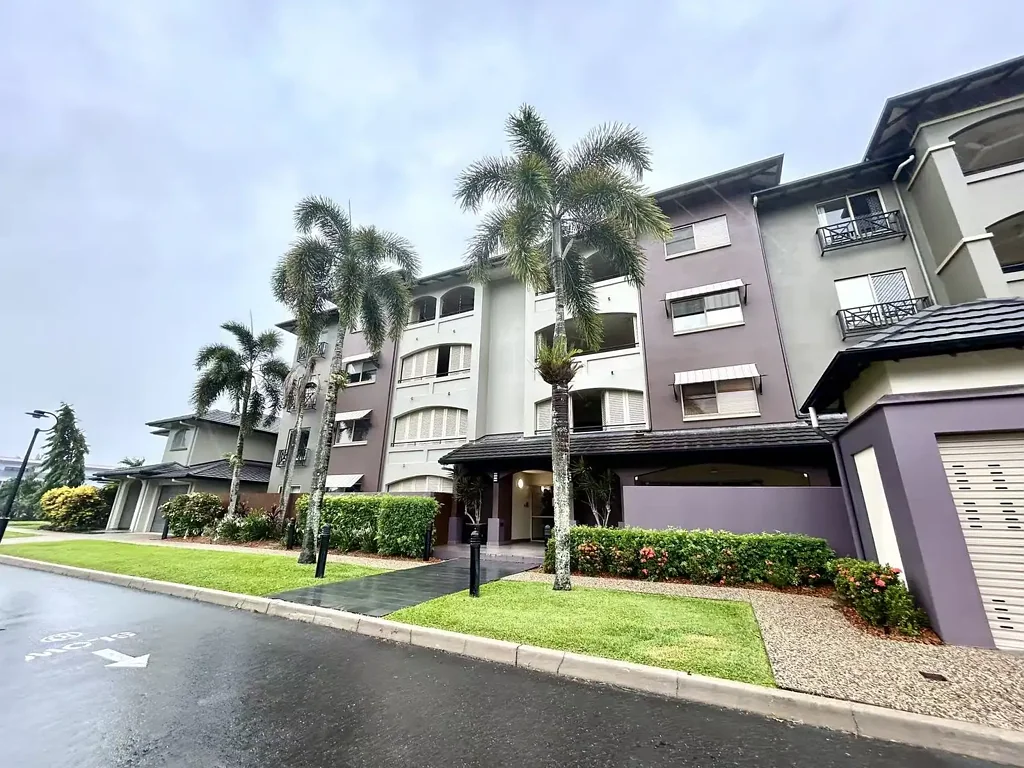 BEAUTIFUL 2 BED 2 BATH APARTMENT IN CAIRNS ONE WITH VIEW