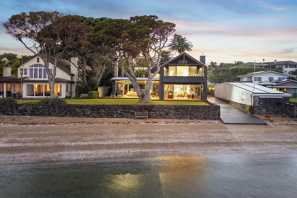 Bucklands Beach 5房 度假式海滨住宅！1138㎡地块，获奖建筑师设计，泳池+船屋，毗邻高尔夫球场！ Resort Style Waterfront Living