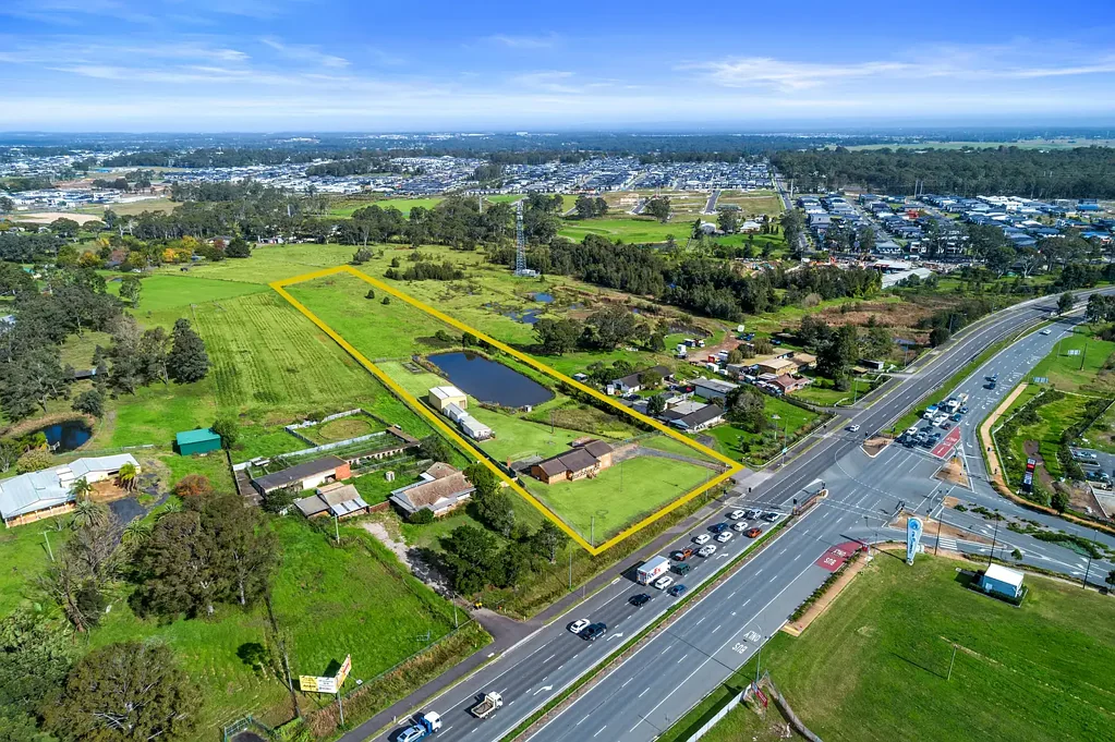 Grantham Farm 4침실 Two Hectares of Rezoned Opportunity