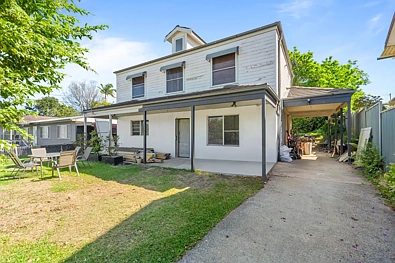 Gwandalan 4 Bedroom Unlock the Potential – Prime Lakeside Opportunity for Flippers & Renovators