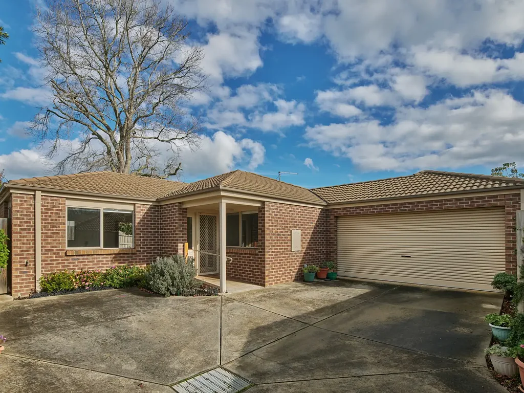 Warragul 3침실 Close to everything downsizer