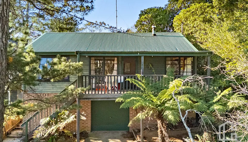 Katoomba 3બેડરૂમ A Leafy Retreat with Character & Potential - Open Home Saturday the 19th of September 9:30am - 9:50am