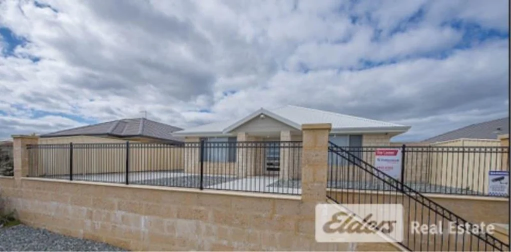 2X DOUBLE GARAGES + SIDE ACCESS