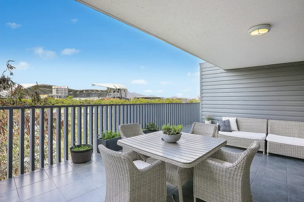 Townsville City 2Zimmer Elevated apartment living with balcony views