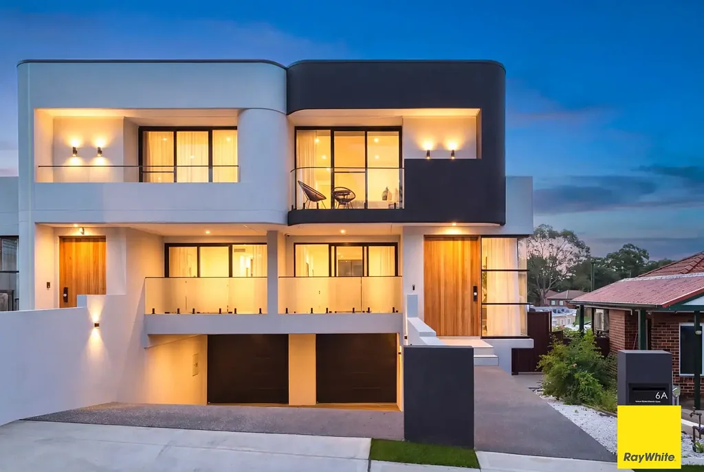 Mount Lewis 5कमरा Brand New, Masterfully Built Double-Brick Luxury Duplex In Well Sought After Location