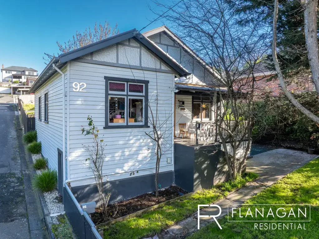 South Launceston 3房  Restore, Reimagine or Redevelop – Exceptional Potential on 850m²