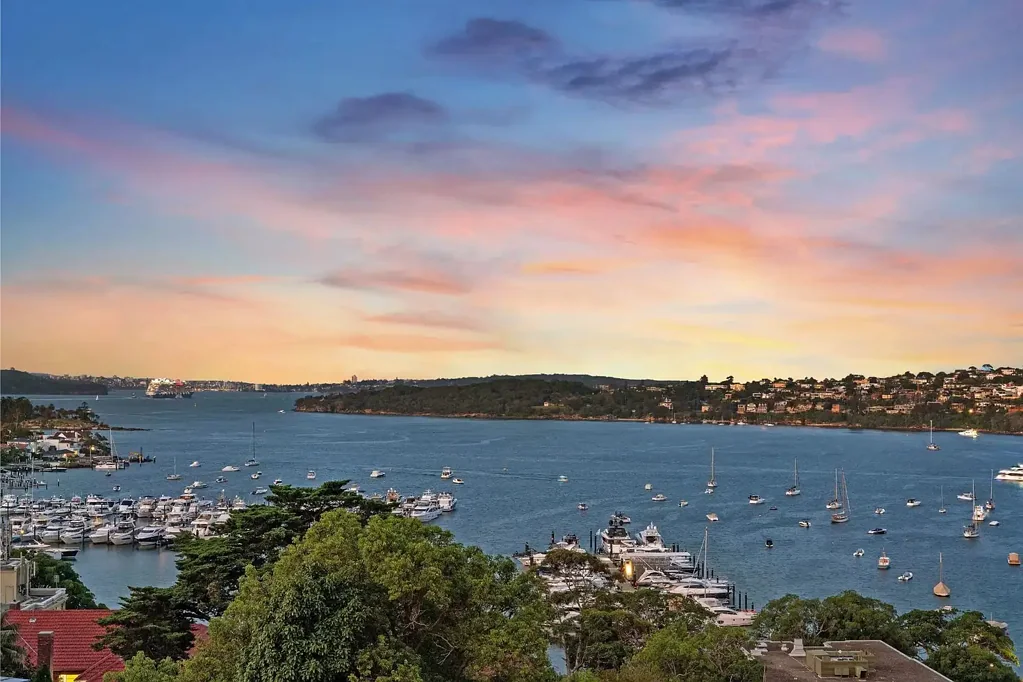 Prestige Three-Bedroom Living with Breathtaking, Glistening Harbour Views
