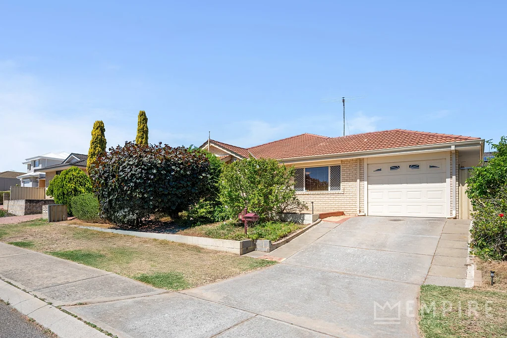 4 Anka Gardens, Lake Coogee, WA 6166
