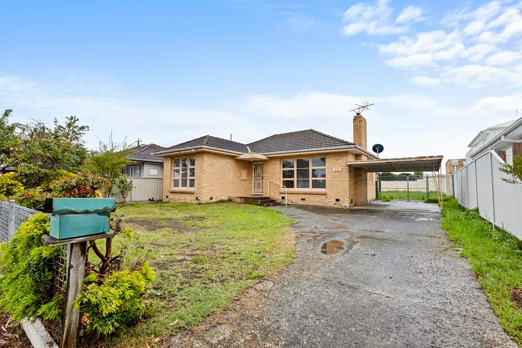Spacious Family Home in a Prime Hadfield Location