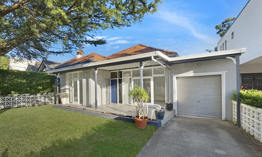 SPACIOUS FAMILY HOME WITH WATER VIEWS!