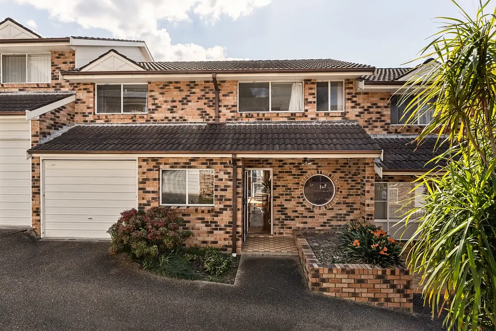 Hurstville 4ਬੈੱਡਰੂਮ Easycare family home infused with warmth and charm