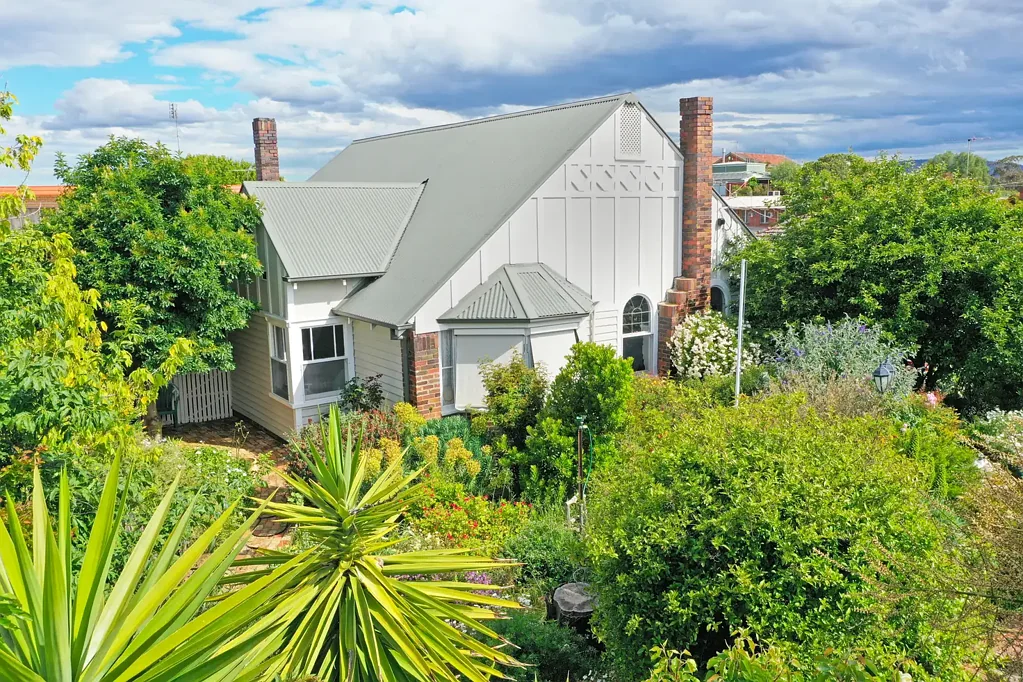 Charming 3 bedroom Period Home in Central Location