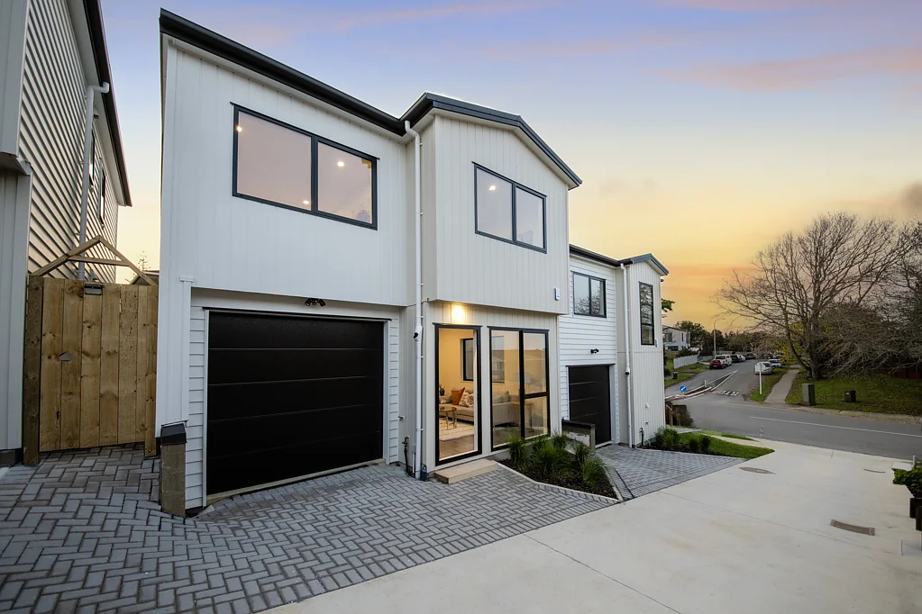 Pakuranga Heights 4Phòng ngủ The Last One ! Be the First Owner!