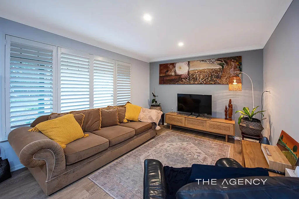 West Busselton 4 Slaapkamer Gorgeous  Family Home with Bushland Outlook  Open By Appt 11/7/26
