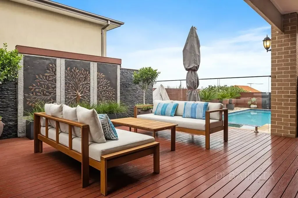 Craigieburn 4 Bedroom 2 Master/ 4 Living/ Theatre/ Pool/ Spa/ Porter Davis built High on Mt Ridley