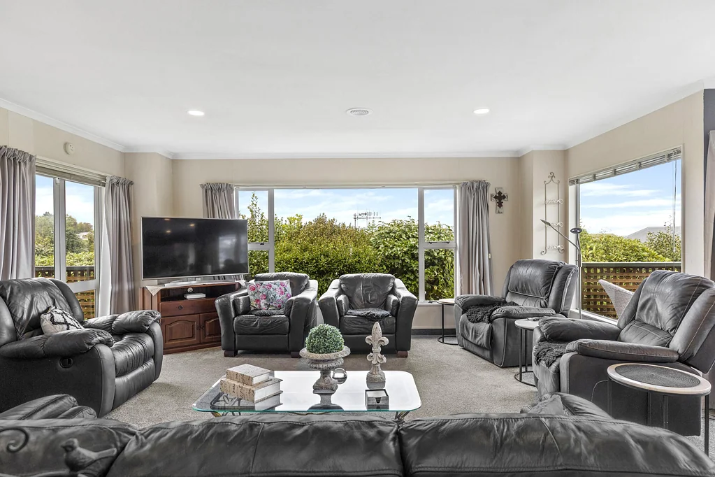 Waipahihi 3房  Space, Sun & Privacy, Easy Family Living