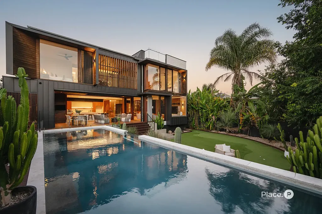 New Farm 5房  体验顶级豪华家庭生活——由肖恩·洛克耶(Shaun Lockyer)设计的“Z HOUSE”  Experience the finest in luxury family living – SHAUN LOCKYER-DESIGNED “Z HOUSE”